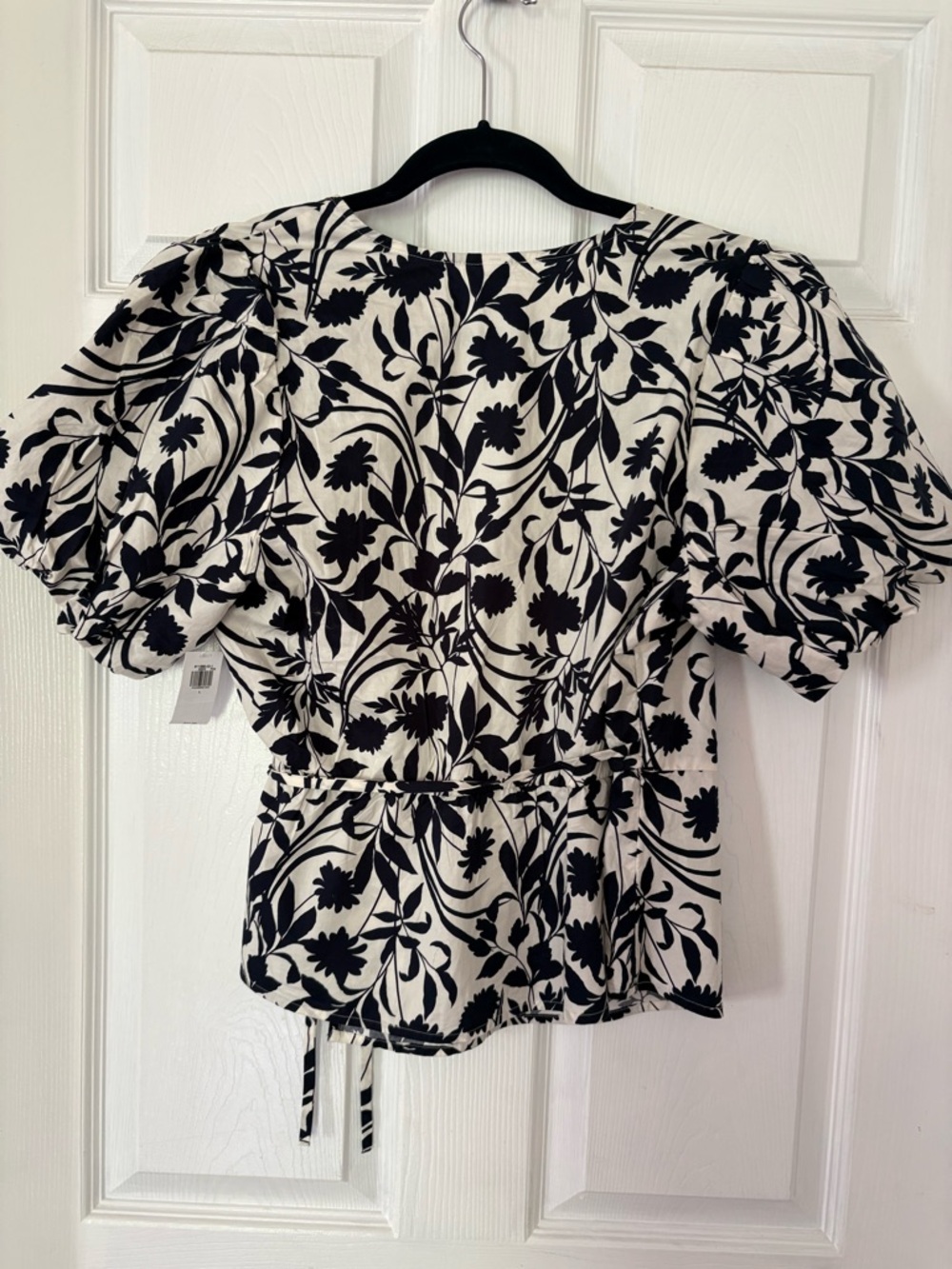 NWT Old Navy Navy White Floral Wrap Top Puff Sleeve Tie Waist - Picture 4 of 15